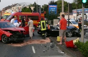 Polizei Düren: POL-DN: Wer hatte Grün? - Zwei Schwerverletzte bei Unfall