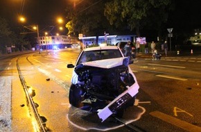 Polizei Duisburg: POL-DU: Fahrn: In Gegenverkehr geschleudert und Frontalunfall verursacht