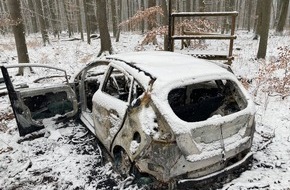 Kreispolizeibeh&ouml;rde Soest: POL-SO: Ausgebrannter Ford in Waldst&uuml;ck gefunden