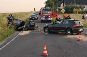 Polizei Rheinisch-Bergischer Kreis: POL-RBK: Overath - Pkw landet auf dem Dach - drei Verletzte