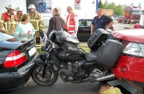 Polizeipräsidium Westpfalz: POL-PPWP: Kaiserslautern: Motorrad zwischen Autos eingekeilt