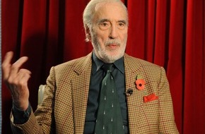TELE 5: Christopher Lee: "Errol Flynn hätte mir fast den Finger abgesäbelt"// 'In 80 Tagen um die Welt', Teil 1 - 3 am 24. Dez., ab 20.15 Uhr