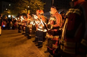 Feuerwehr Norderstedt: FW Norderstedt: Großer Laternenumzug in Norderstedt/ Harksheide