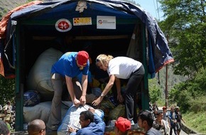 ASB-Bundesverband: ASB verteilt Hilfspakete in Sindhupalchowk/Erdbeben in Nepal