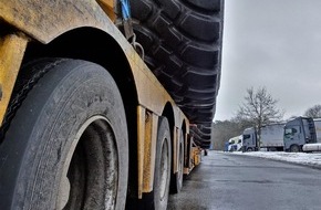 Kreispolizeibeh&ouml;rde Kleve: POL-KLE: Goch - Kontrolle eines Gro&szlig;raum- und Schwertransports: Polizei untersagt die Weiterfahrt