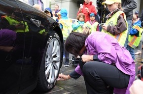 Touring Club Schweiz/Suisse/Svizzero - TCS: Doris Leuthard ambassadrice de la campagne «Roues arrêtées,enfants en sécurité»