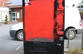 Polizei Minden-Lübbecke: POL-MI: Snack-Automat mit Farbe beschmiert