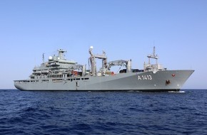 Presse- und Informationszentrum Marine: Einsatzgruppenversorger "Bonn" läuft zum Einsatz ins Mittelmeer aus