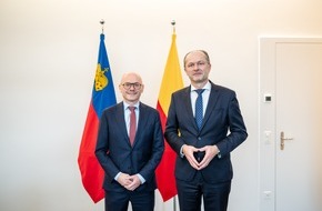 Fürstentum Liechtenstein: Treffen von Wirtschaftsminister Hubert Büchel mit Benoît Revaz, Direktor des Bundesamtes für Energie