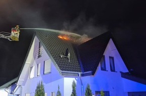 Freiwillige Feuerwehr Bad Oeynhausen: FW Bad Oeynhausen: Dachstuhlbrand infolge eines Blitzeinschlages