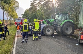 Feuerwehr Flotwedel: FW Flotwedel: Person nach Auffahrunfall in PKW eingeklemmt / Drei Verletzte nach Unfall zwischen Oppershausen und Lachendorf