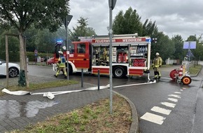 Feuerwehr Weinheim: FW Weinheim: Brennender PKW in der Röntgenstraße und ausgelöste Brandmeldeanlage am Vormittag