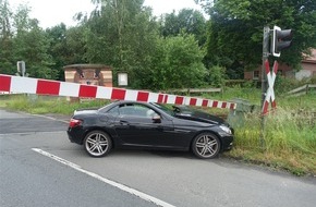 Polizei Münster: POL-MS: Unfall an der Sprakeler Straße - Pkw beschädigt Bahnschranken