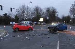 Polizei Bochum: POL-BO: Straßensperrung nach Unfall in Einmündungsbereich