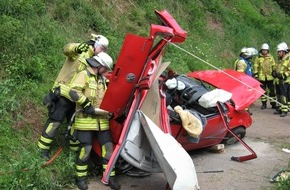 Kreisfeuerwehrverband Calw e.V.: KFV-CW: Schwerverletzter bei Unfall auf der L 362