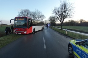 Polizeiinspektion Verden / Osterholz: POL-VER: ++Vierjähriger läuft gegen Auto++Unfall durch Sekundenschlaf++Unfall am ZOB - Fußgänger wird vom Heck eines Linienbusses touchiert++Auffahrunfall fordert Leichtverletzten...++