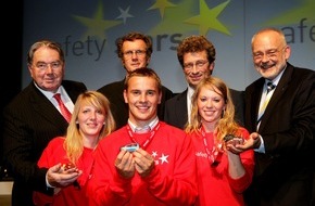 Renault Deutschland AG: Sieger der Renault-Aktion "safety stars" stehen fest / Deutschlands beste Fahranfänger ausgezeichnet