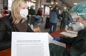 Feuerwehr Essen: FW-E: Praktische Übung für den Pandemiefall, Ausbildung von Medizinstudenten zu Impfhelfern erfolgreich beendet