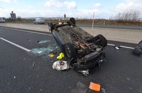 Polizeiinspektion Hildesheim: POL-HI: Schwerer Unfall auf der A 7 zieht Vollsperrung nach sich