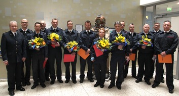 Feuerwehr Essen: FW-E: 25-jährige Dienstjubiläen bei der Feuerwehr