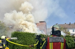 Feuerwehr Bochum: FW-BO: Rauchentwicklung in Garagenhof - Zwei Personen leicht verletzt