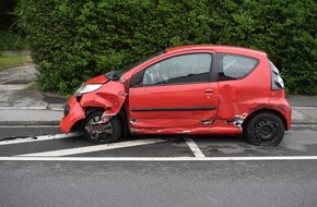 Polizei Mönchengladbach: POL-MG: Unfallflucht auf dem Reststrauch - Zeugen gesucht