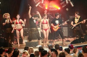 Kabel Eins: Party im Pool: Es wird heiß bei "Deutschlands beste Partyband"...