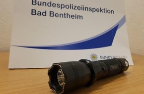 Bundespolizeiinspektion Bad Bentheim: BPOL-BadBentheim: Bundespolizei findet zweimal als Taschenlampe getarnte Elektroschocker