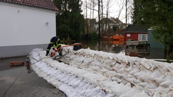 Freiwillige Feuerwehr Celle: FW Celle: Hochwassereinsätze am 1. Weihnachtstag - 1. Lagemeldung