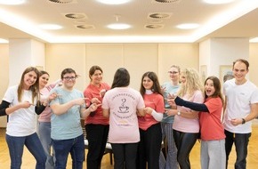 NORMA: NORMA-Azubis veranstalten unvergesslichen Nachmittag für Bewohnerinnen und Bewohner im Seniorenheim / "Unvergessene Erinnerungen" mit den Auszubildenden des Lebensmittel-Discounters