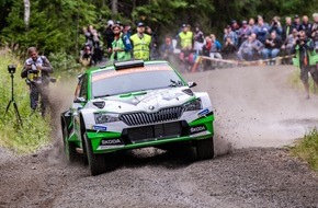 Skoda Auto Deutschland GmbH: Rallye Großbritannien: SKODA Werksfahrer Rovanperä mit Matchball im Kampf um WRC 2 Pro-Titel (FOTO)