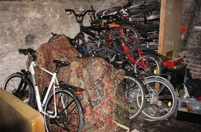 Polizei Essen: POL-E: Essen: 33-Jähriger ortet sein gestohlenes Fahrrad - Polizei findet weiteres mutmaßliches Diebesgut in Keller