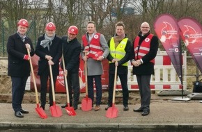 Vodafone GmbH: Digitalstandort Hamburg: Vodafone startet mit dem Glasfaserausbau im Hafen