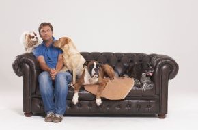 PLATINUM GmbH & Co. KG: Kooperation mit Tiernahrungshersteller Pro Developments: "Hundeprofi" Martin Rütter ist neuer Markenbotschafter für PLATINUM-Hundenahrung (BILD)