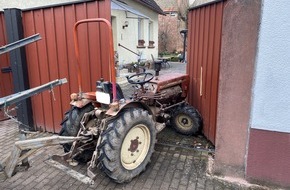 Polizeidirektion Landau: POL-PDLD: Mit Traktor von Straße abgekommen