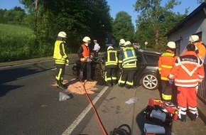 Feuerwehr Hattingen: FW-EN: Verkehrsunfall mit einer eingeklemmten Person