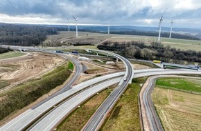 ADAC Hessen-Thüringen e.V.: Deutlich weniger Staukilometer durch Lückenschluss / Verkehrsfreigabe der A49 am Ohmtaldreick verringert Staugeschehen / ADAC Auswertung ergibt ein Minus von bis zu 85 Prozent