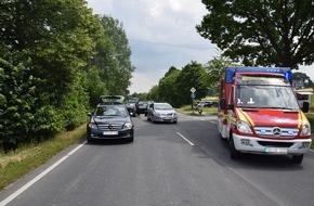 Kreispolizeibehörde Herford: POL-HF: Verkehrsunfall mit Personenschaden -
Drei PKW ineinander geschoben
