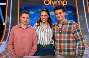 ARD Das Erste: Komiker gegen den "Quizduell-Olymp": Fabian Köster und Lutz van der Horst bei Esther Sedlaczek, "Quizduell-Olymp" am Freitag, 19. Juli, 18:50 Uhr im Ersten