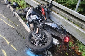 Polizei Rheinisch-Bergischer Kreis: POL-RBK: Wermelskirchen - Motorradfahrer verliert im Kurvenbereich die Kontrolle und verletzt sich schwer