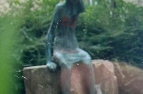 Polizeipräsidium Recklinghausen: POL-RE: Gladbeck: Skulptur entwendet - Polizei sucht Zeugen