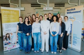 DVAG Deutsche Vermögensberatung AG: Besuch von Annabell Pohl an Marburger Elisabethschule / DVAG stärkt Chancengleichheit von jungen Frauen