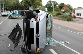 Polizei Minden-Lübbecke: POL-MI: Auto kippt nach Kollision auf die Seite