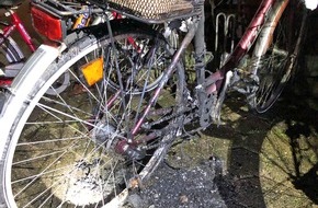 Polizei Mettmann: POL-ME: Berliner Viertel: Fahrrad angezündet - Monheim am Rhein - 2102145