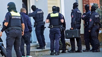 Polizeidirektion Hannover: POL-H: Forciertes Vorgehen nach Sch&uuml;ssen am Weender Tor: Polizei durchsucht zwei weitere Wohnh&auml;user in Rhumspringe und Hannover, erneut Spezialeinsatzkommandos im Einsatz