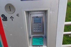 Bundespolizeiinspektion Rostock: BPOL-HRO: Fahrkartenautomat mit Farbe unbrauchbar gemacht