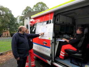 FW-AR: Feuerwehr Arnsberg übt mit Hilfsdiensten stimmige Kommunikation per Funk für den Ernstfall