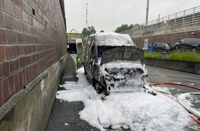 Polizeiinspektion Cuxhaven: POL-CUX: Wesertunnelsperrung aufgrund eines Transporterbrandes (Foto im Anhang)