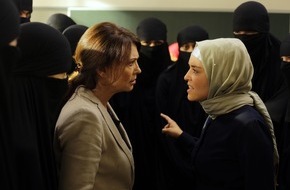 ZDF: "Die Neue": ZDF-"Fernsehfilm der Woche" mit Iris Berben und Ava Celik / Feinfühliges Drama mit politisch aktuellem Thema (FOTO)