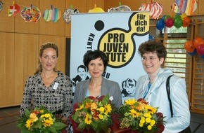 Pro Juventute: Pascale Bruderer und Carolina Müller-Möhl lehren Kinder sparen / Pro Juventute fördert Finanzkompetenz an Schulen